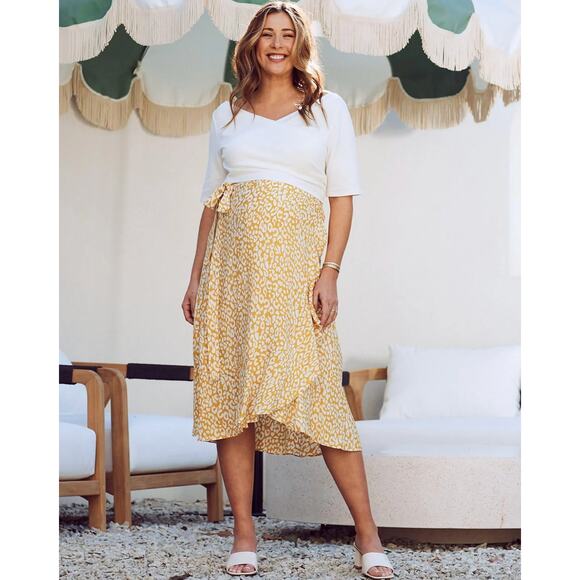 ANGEL MATERNITY Christie Midi Skirt in Yellow Animal Print - Picture 2 of 3